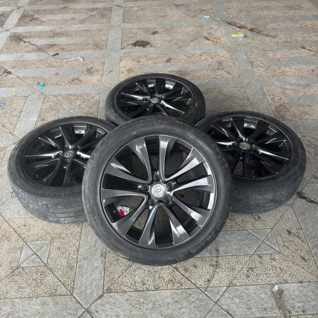 velg/pelek mobil second original  ring18 baut5x114 warna black