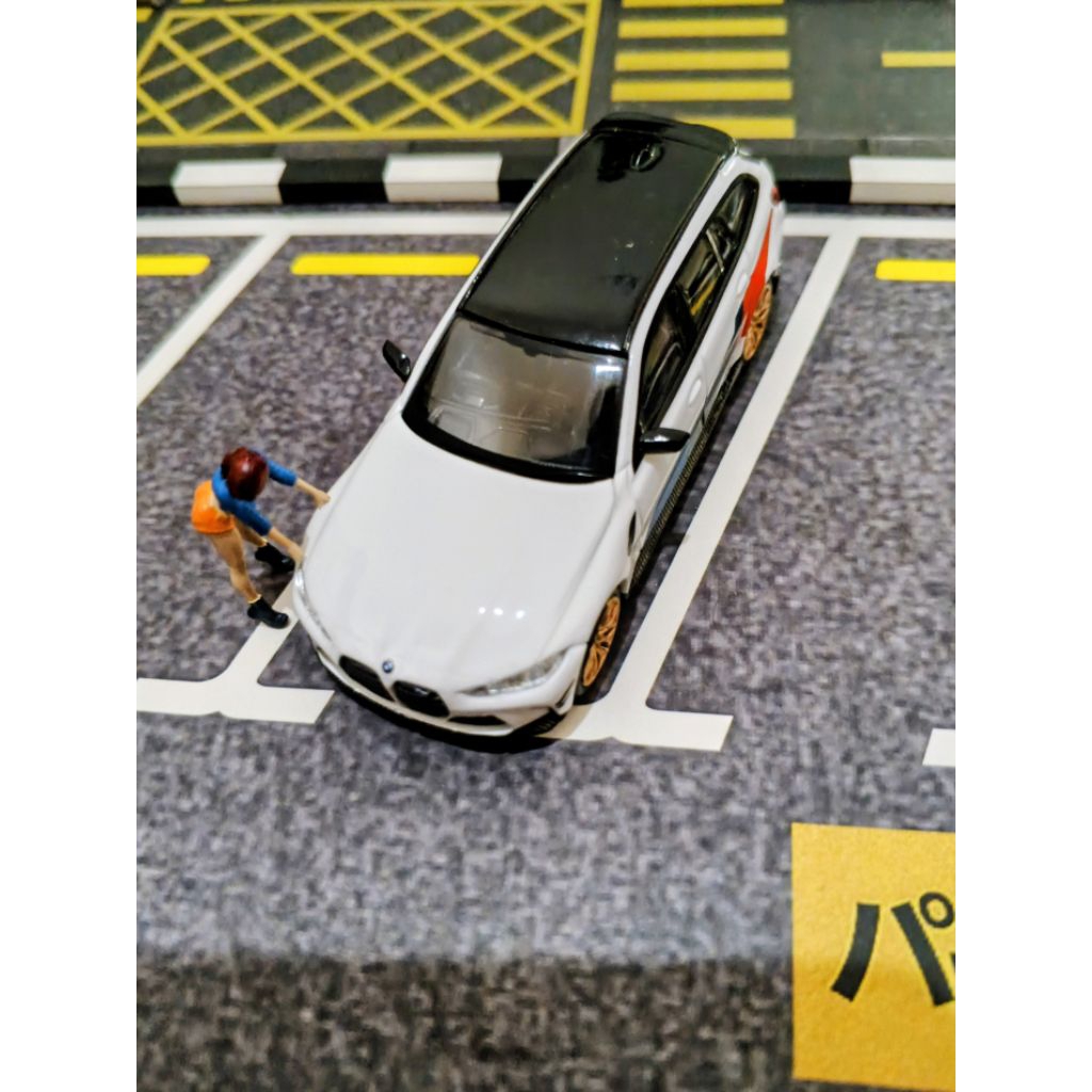 mini GT loose BMW M3 touring+figure.