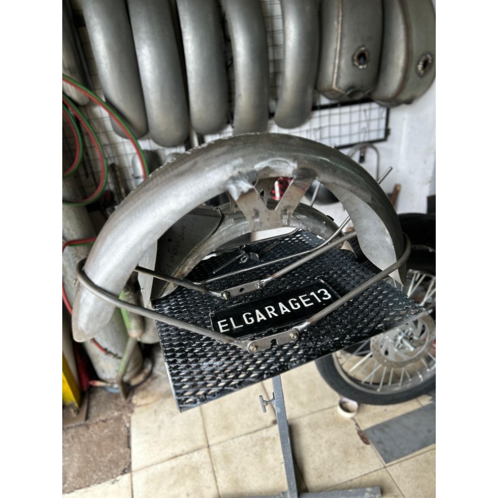 SPAKBOR  DEPAN  W175  BRITISH STYLE 1/2 LINGKAR