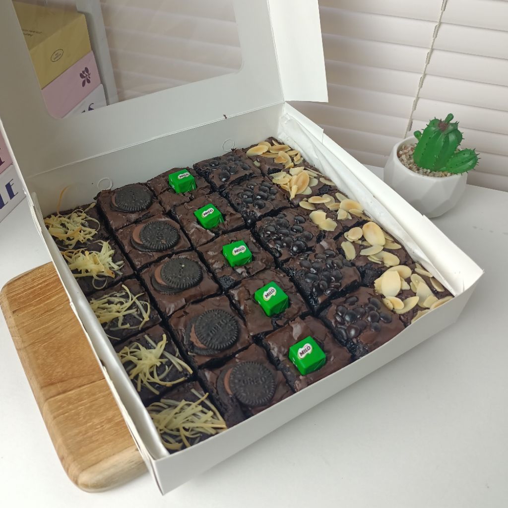 HALAL. PREMIUM~Brownies Fudgy Shiny Crust by KoeKlat Gresik,hampers lebaran hari raya ramadhan