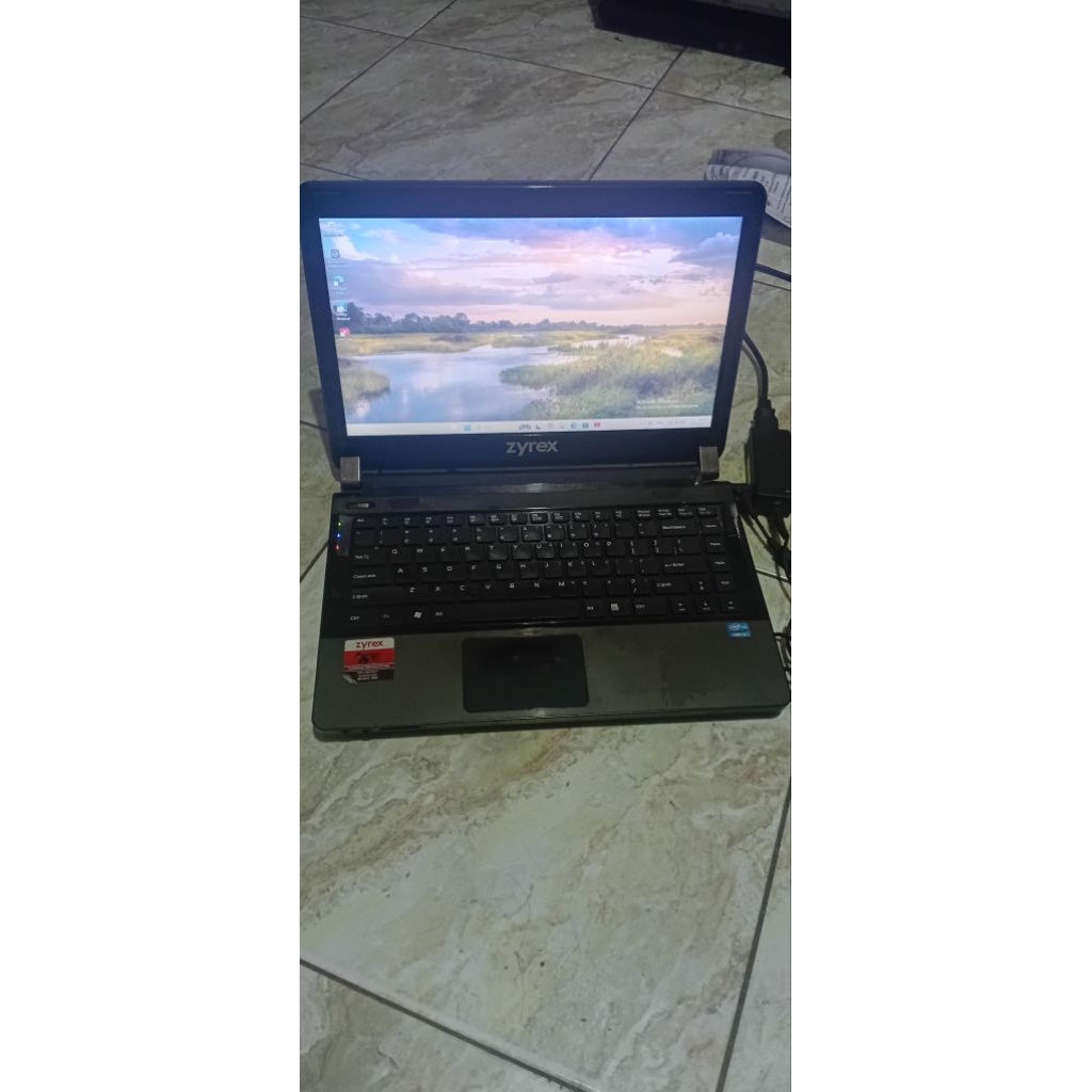 laptop zyrex cor i5 mesin normal