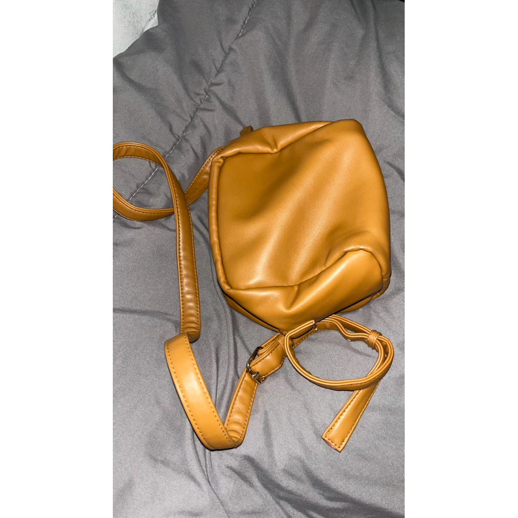 (PRELOVED) brand MINISO tas selempang wanita soft feel square crossbody