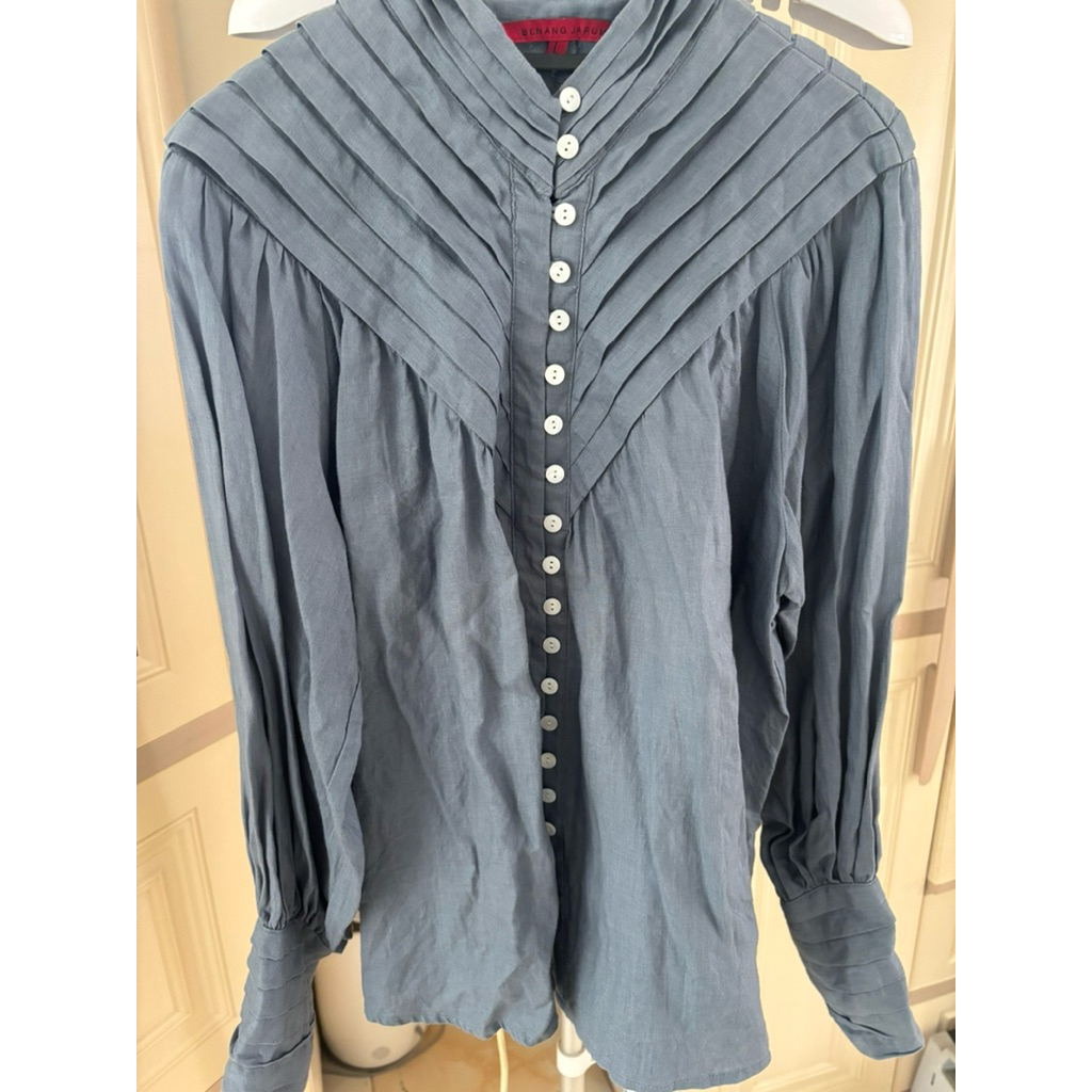 Celiana Shirt with ruffle benang jarum