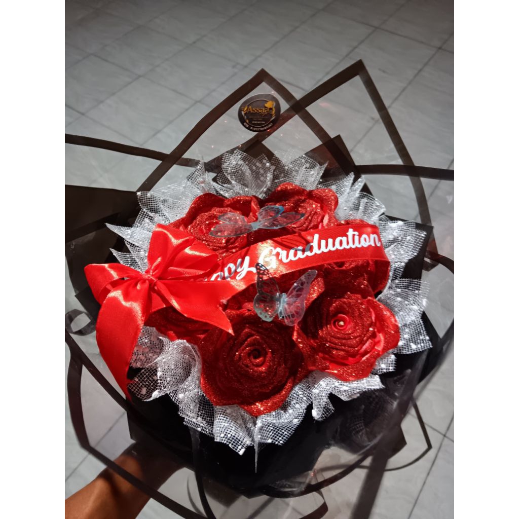 buket bunga satin hitam merah