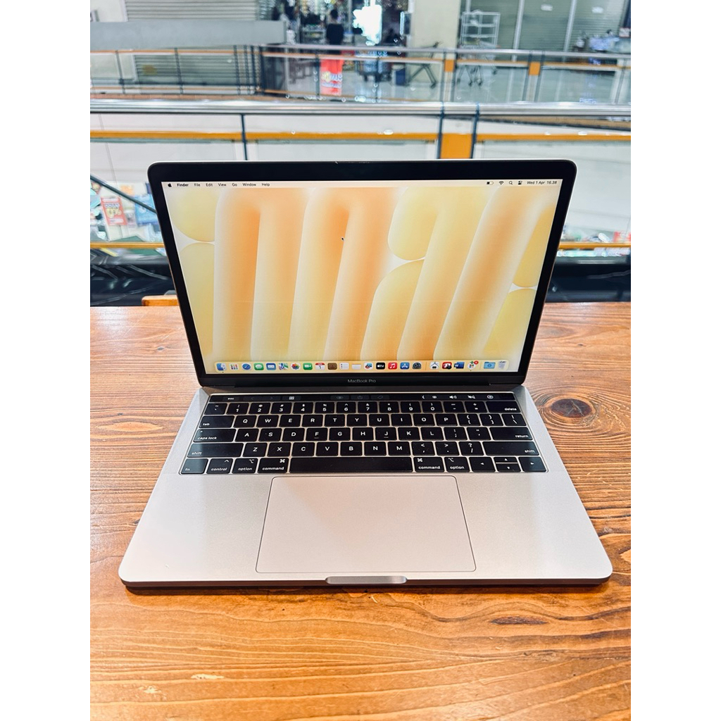 macbook pro 13inch 2019 i7 16/500