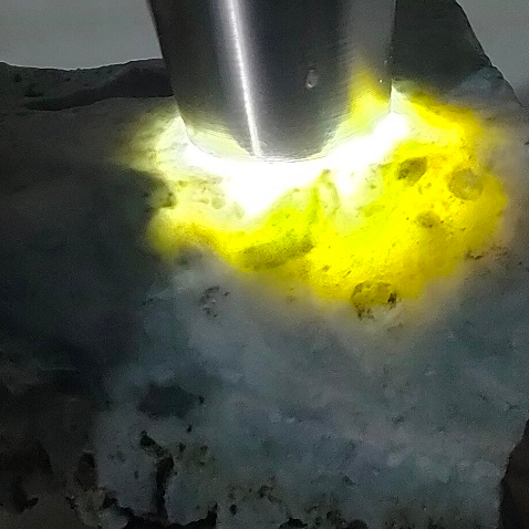 bahan batu bacan albino full kristal super HQ, batu yg dikirim sesuai foto, kode118