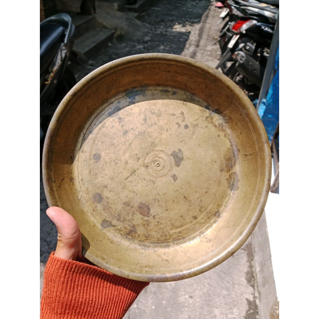 nampan kuningan antik