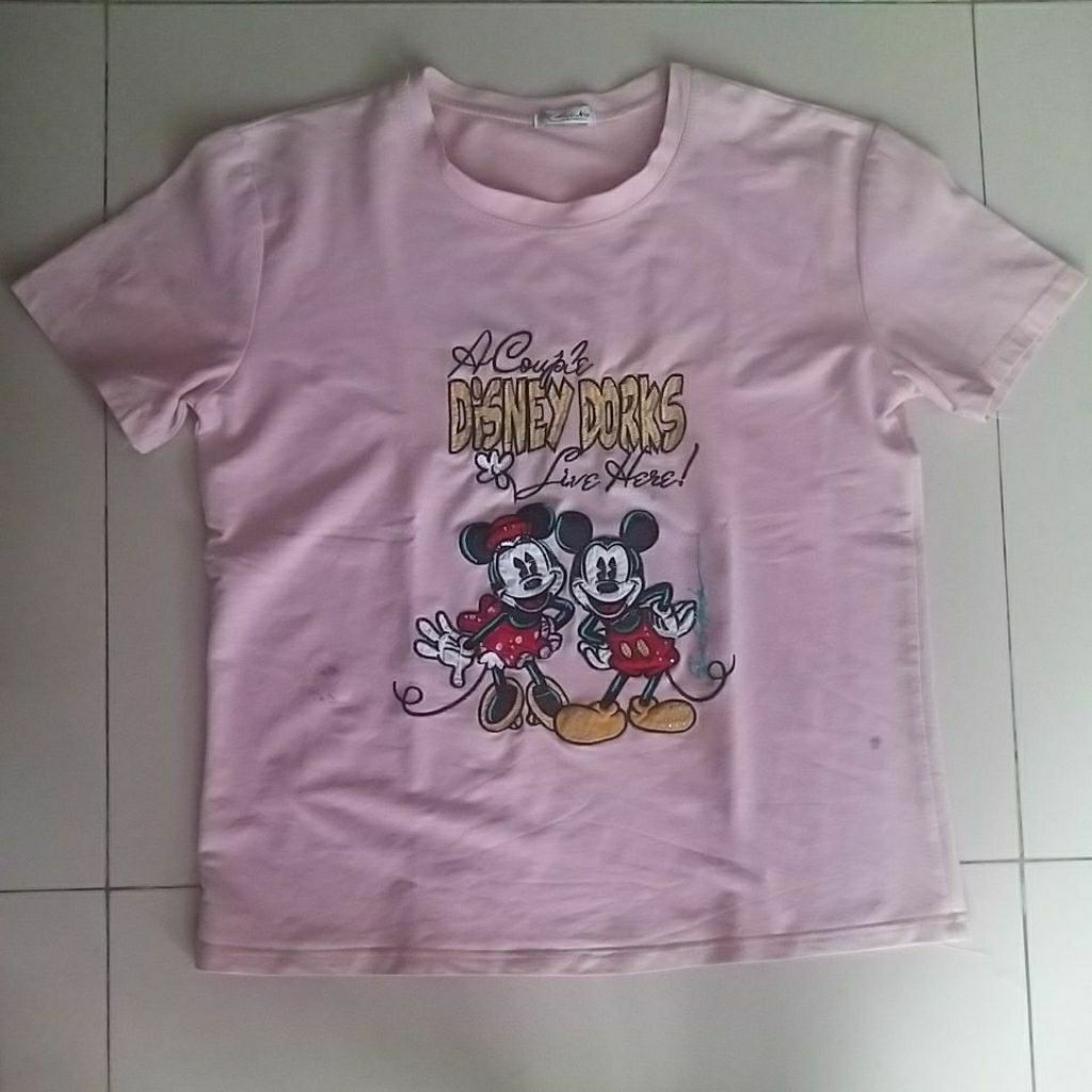 kaos atasan wanita motif disney dorks warna pink, bekas pakai dan masih layak pakai, kondisi sesuai 