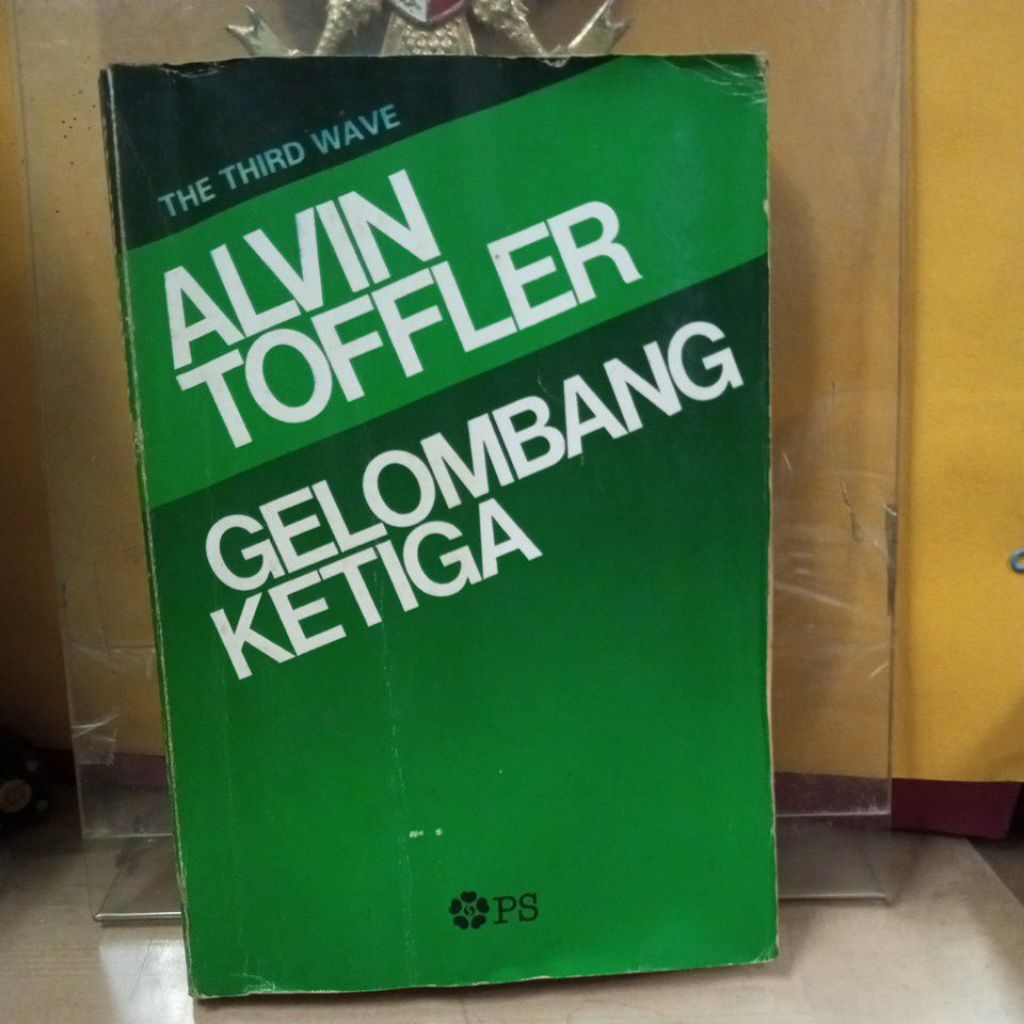 buku gelombang ketiga oleh alvin toffler .