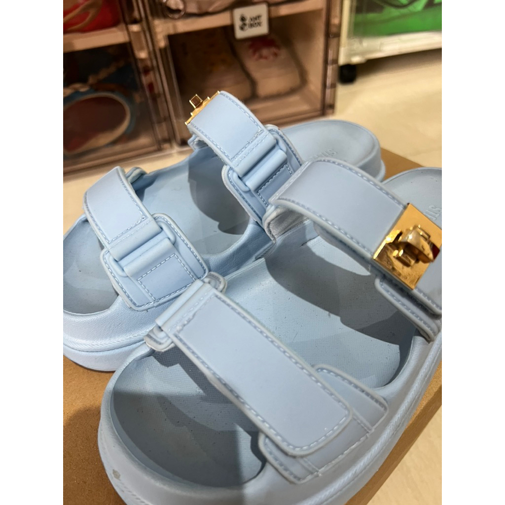 Preloved Sandal wedges cewek