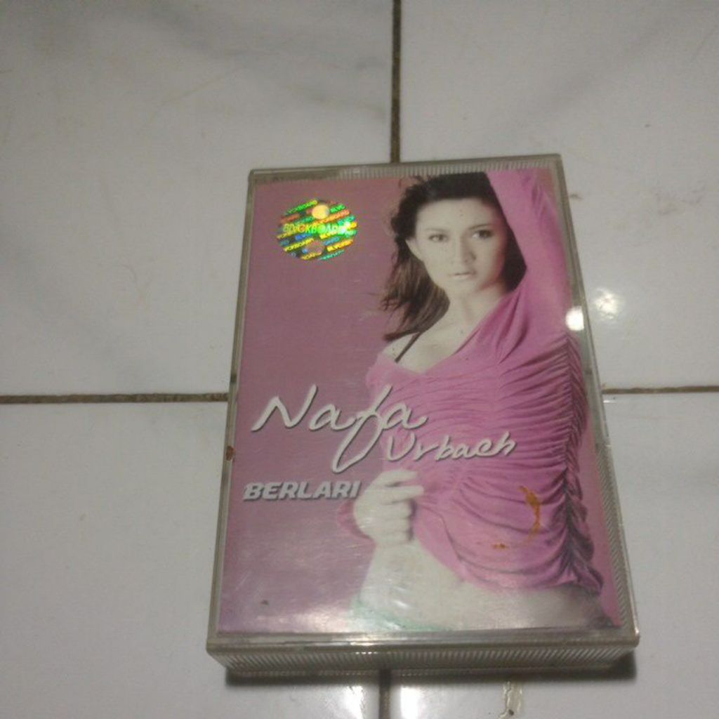 Kaset Pita Nafa Urbach - Berlari