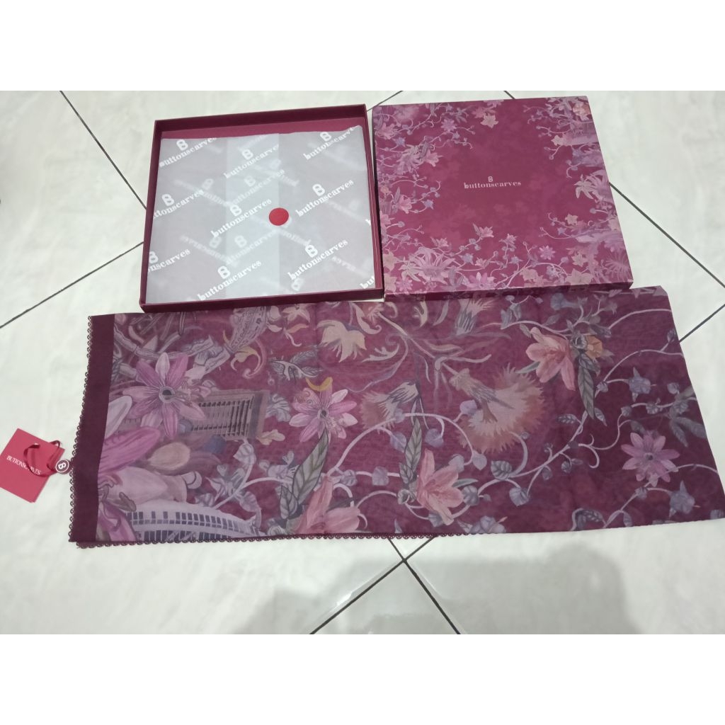 buttonscarves dubai