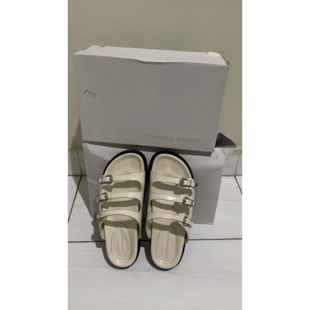 preloved Sandal Wanita Flat Charles&Keith Original 100%
