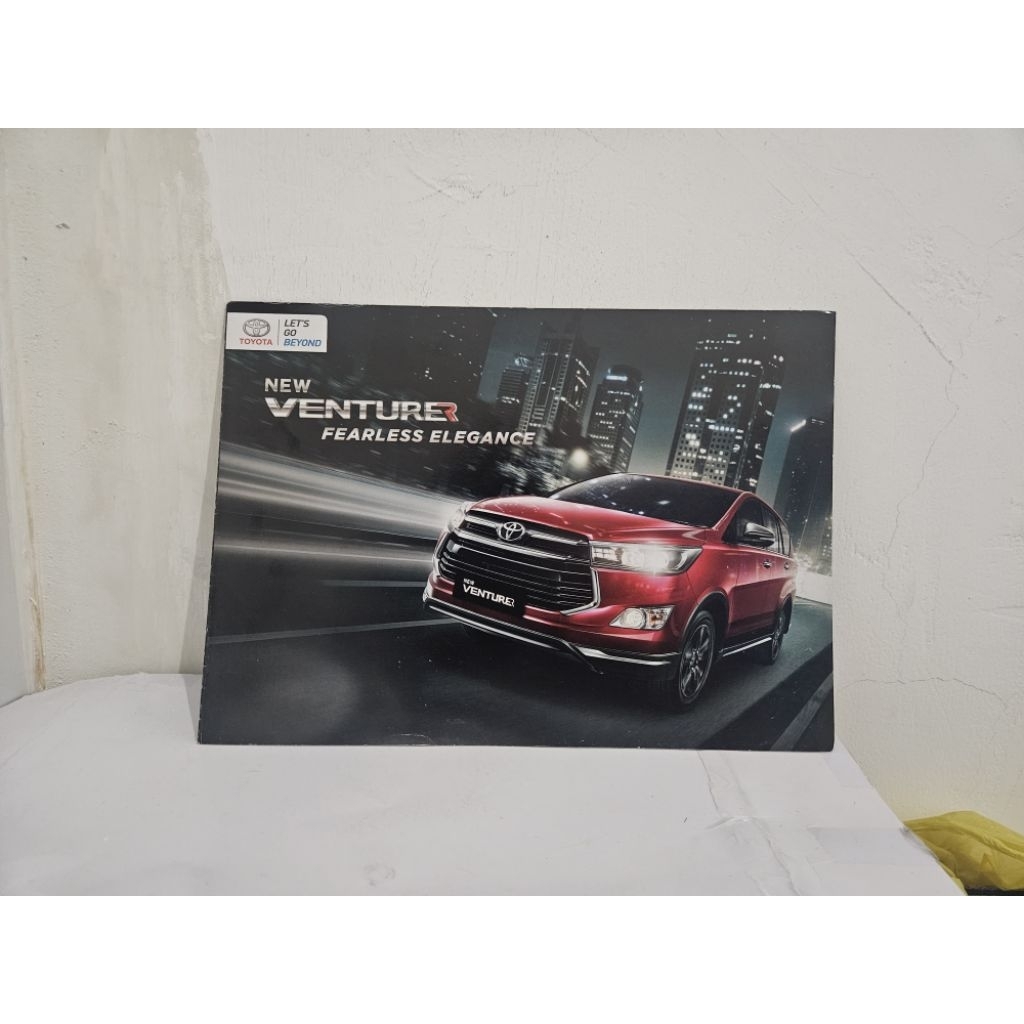 brosur katalog mobil toyota kijang innova venturer 2016 leaflet