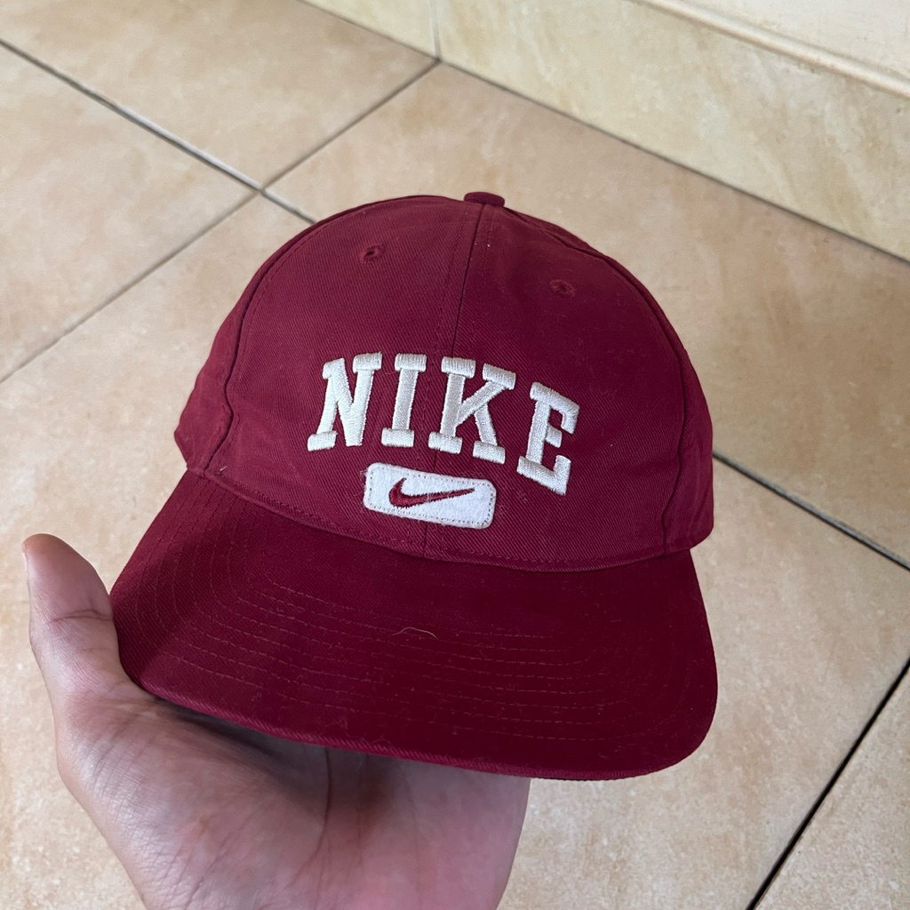 topi n1ke vintage warna merah bahan woll