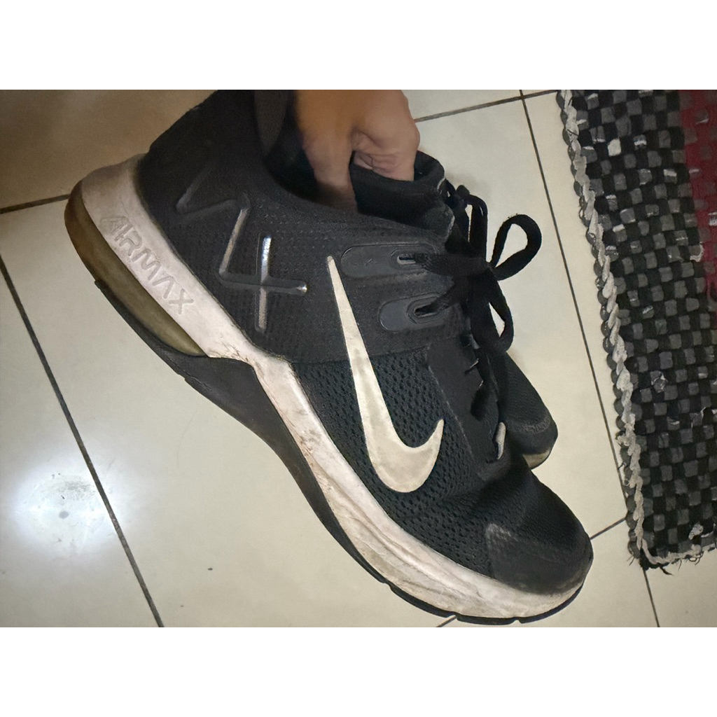 [PRELOVED] Sepatu Olahraga Pria Size 44