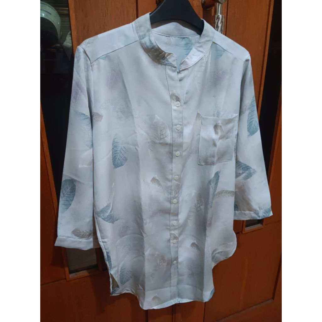 KEMEJA WANITA MOTIF DAUN