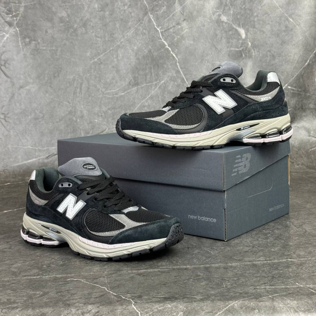 Sepatu Pria 2002R Black Grey