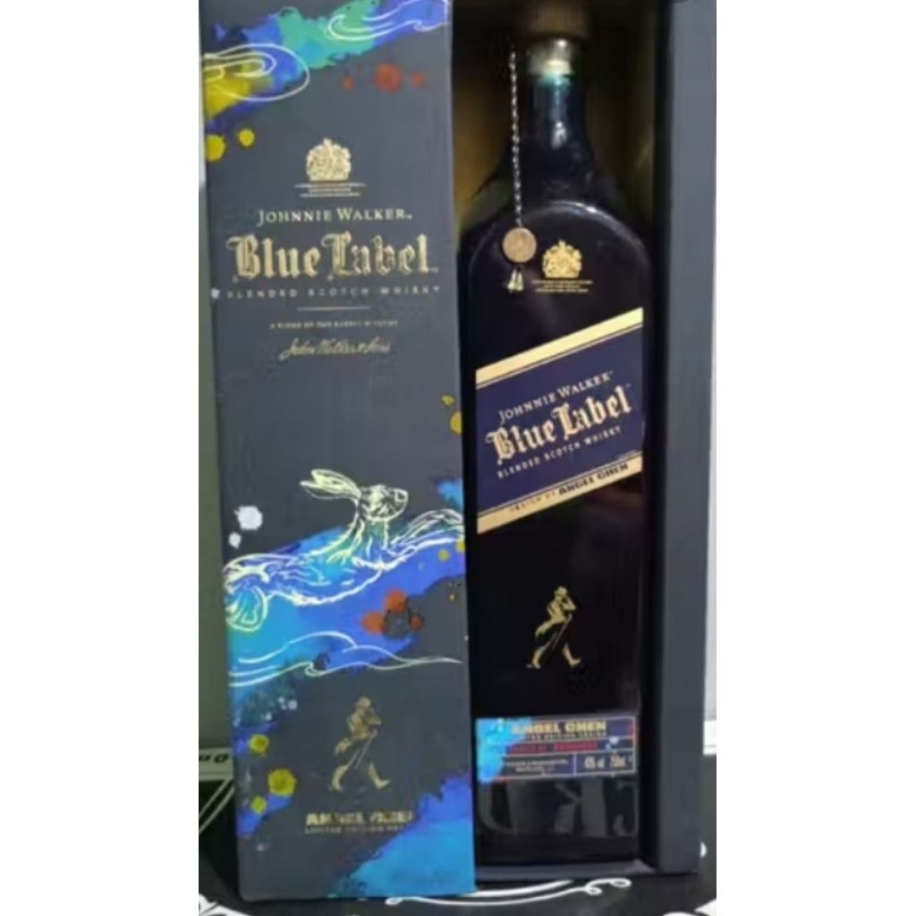 botol dan isi bisa buat hiasan lemari