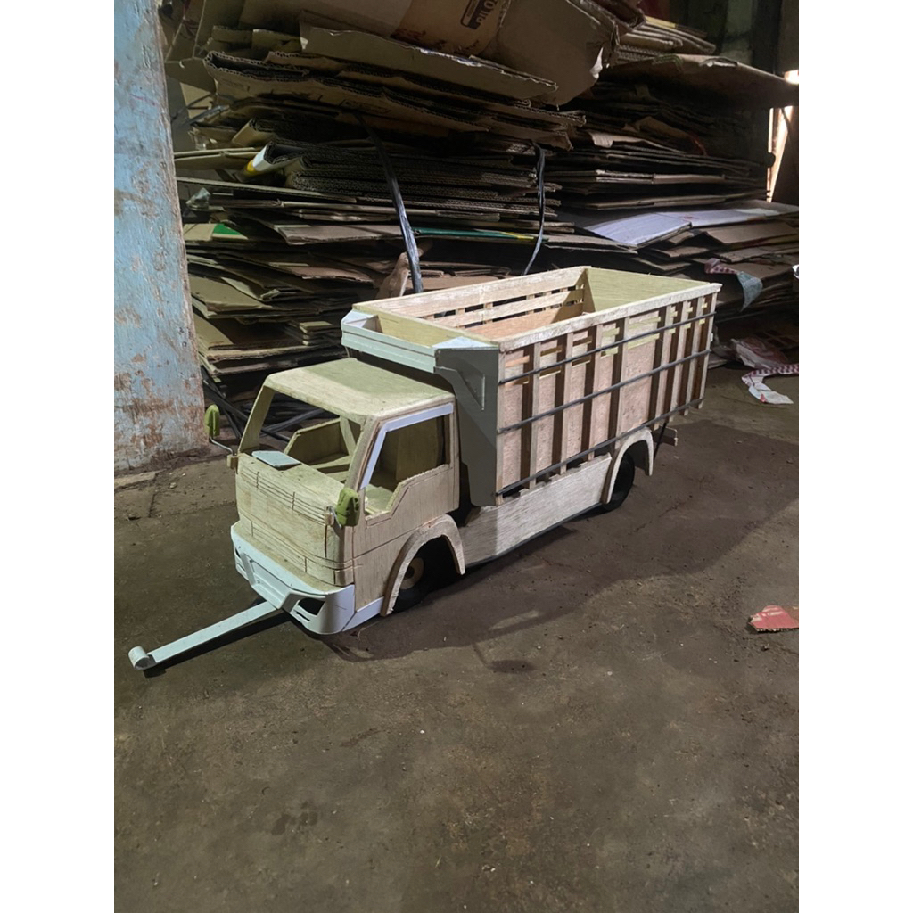 miniatur truk oleng model ragasa ban spoon bisa belok skala 14