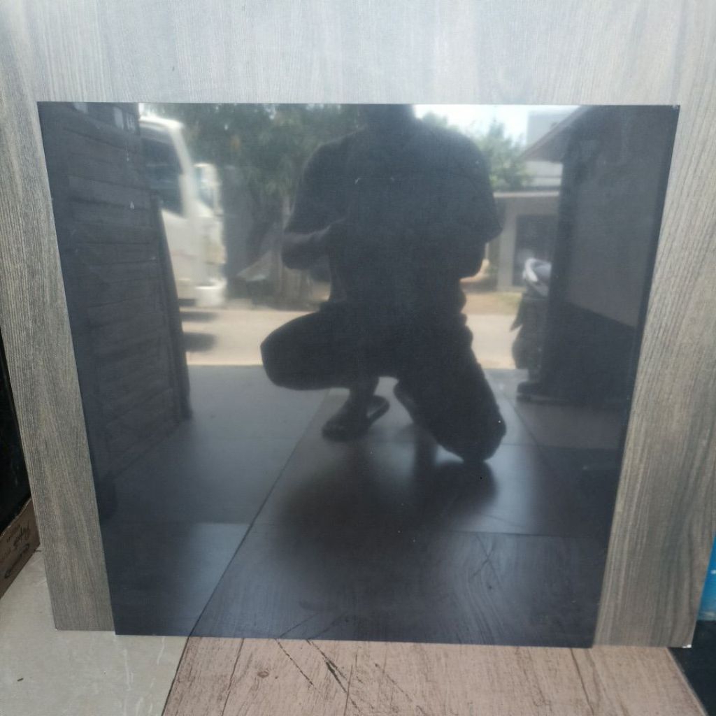 Granit 60x60 Rudy Gress hitam polos rki