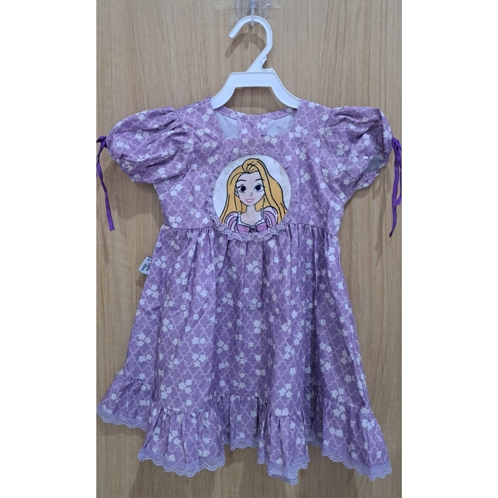 PRELOVED ELIZABETH DRESS BY JASMINE LAURA (RAPUNZEL) SIZE M (6bln - 1th)