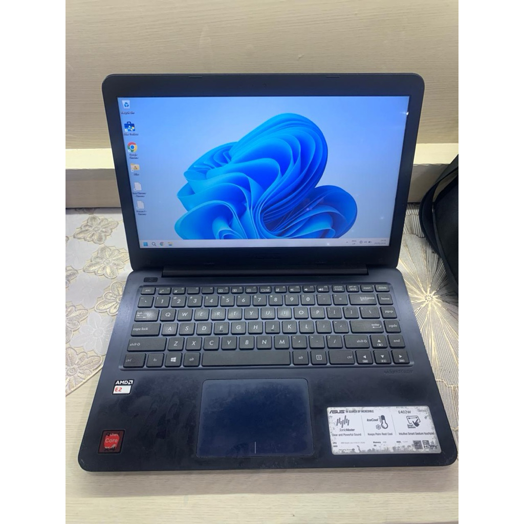 Laptop ASUS E402W 4/500GB Prosesor AMD E2-6110 Ram 4GB DDR3 500GB HDD