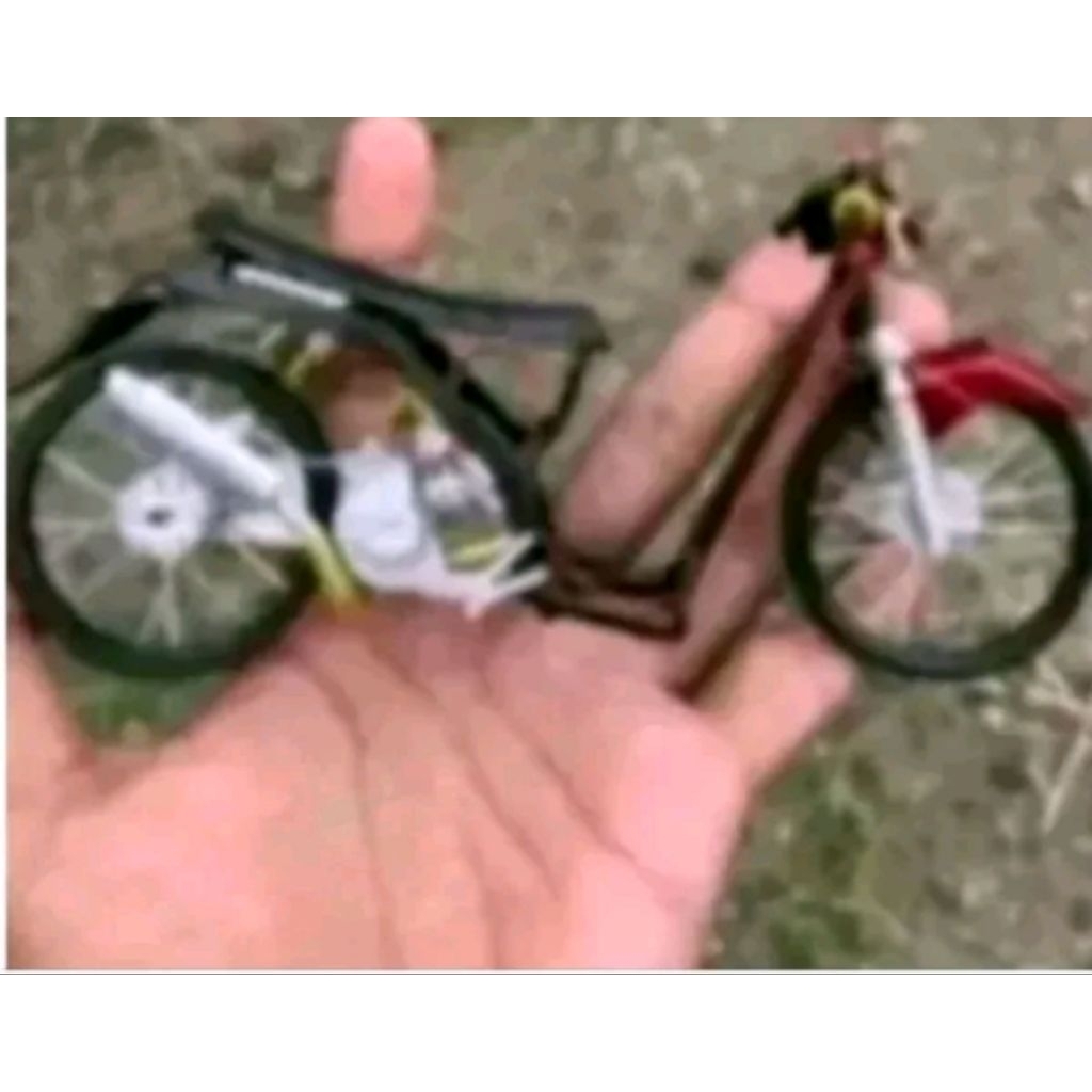 MAINAN MINIATUR DIECAST MOTOR HONDA BEAT KARBU OLD SUDAH DIRAKIT