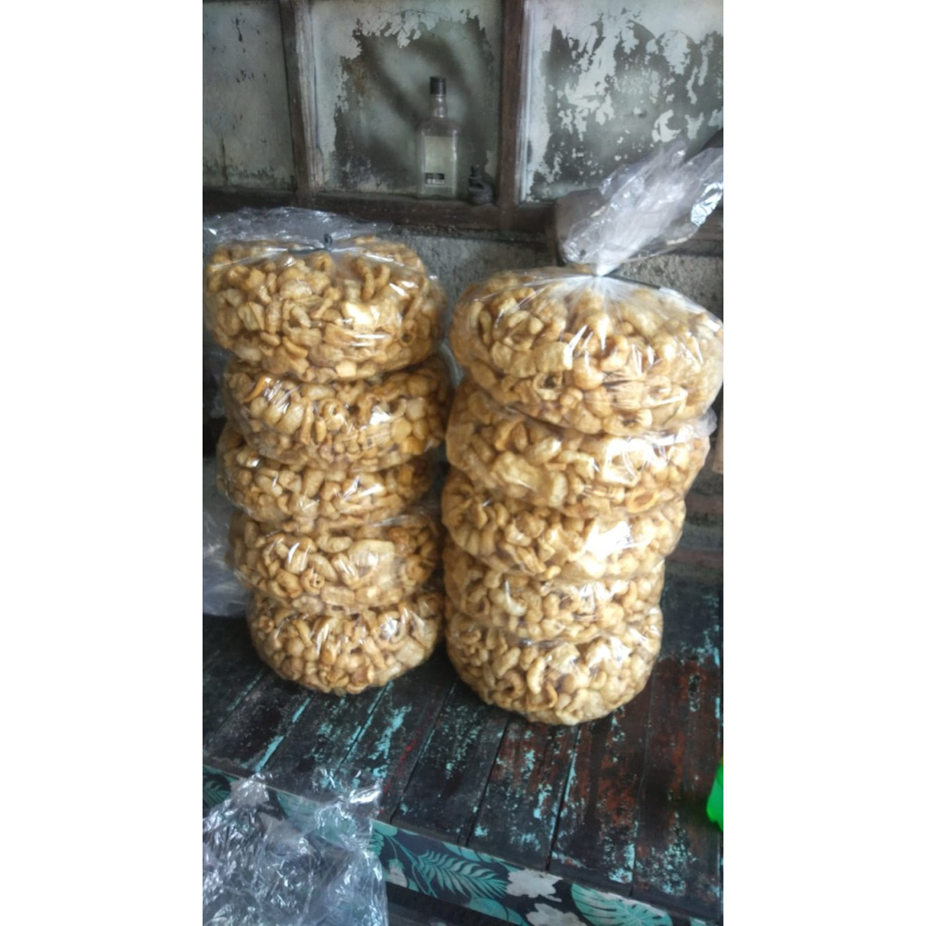 Krupuk rambak sapi / krupuk kulit sapi