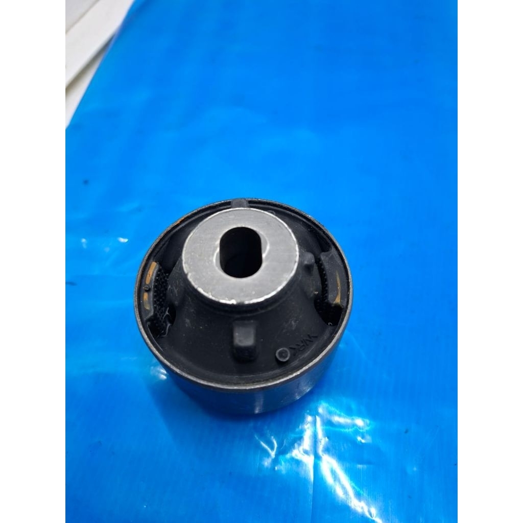 Bushing Lower Arm Besar Avanza Veloz Original