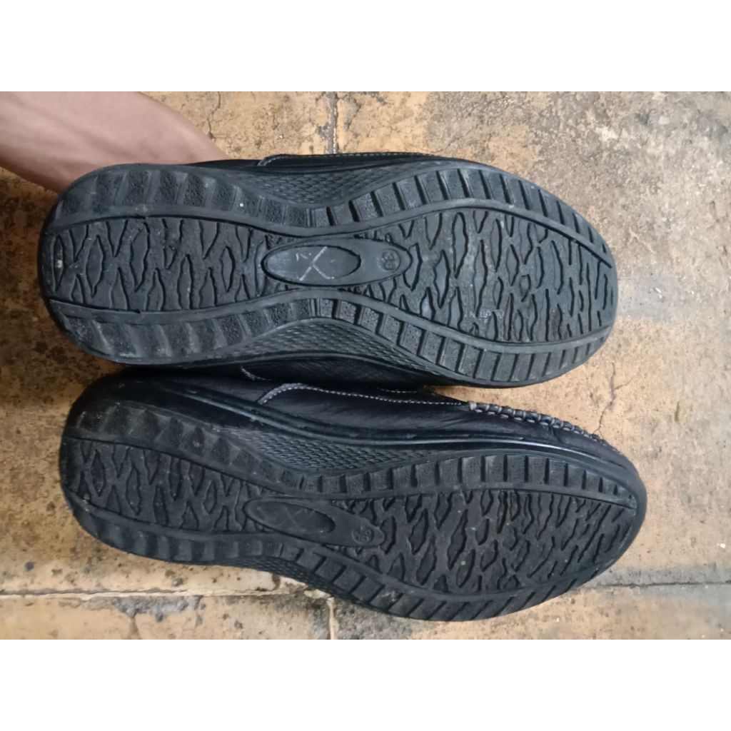 Sepatu pria fordza no 39 kondisi lumayan