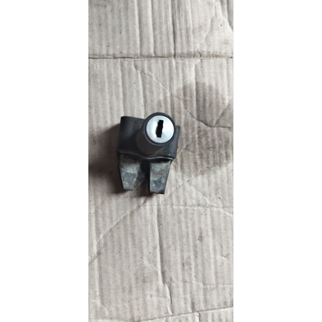 kunci jok belakang Fiz r Force 1 F1Z R Ori Bekas Copotan