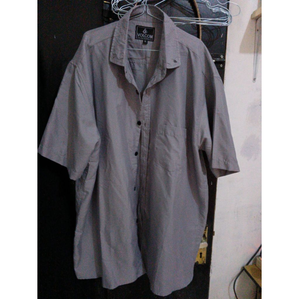 PRELOVED KEMEJA VOLCOM SIZE XL
