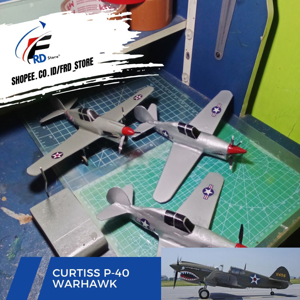 replika pesawat P40 warhawk