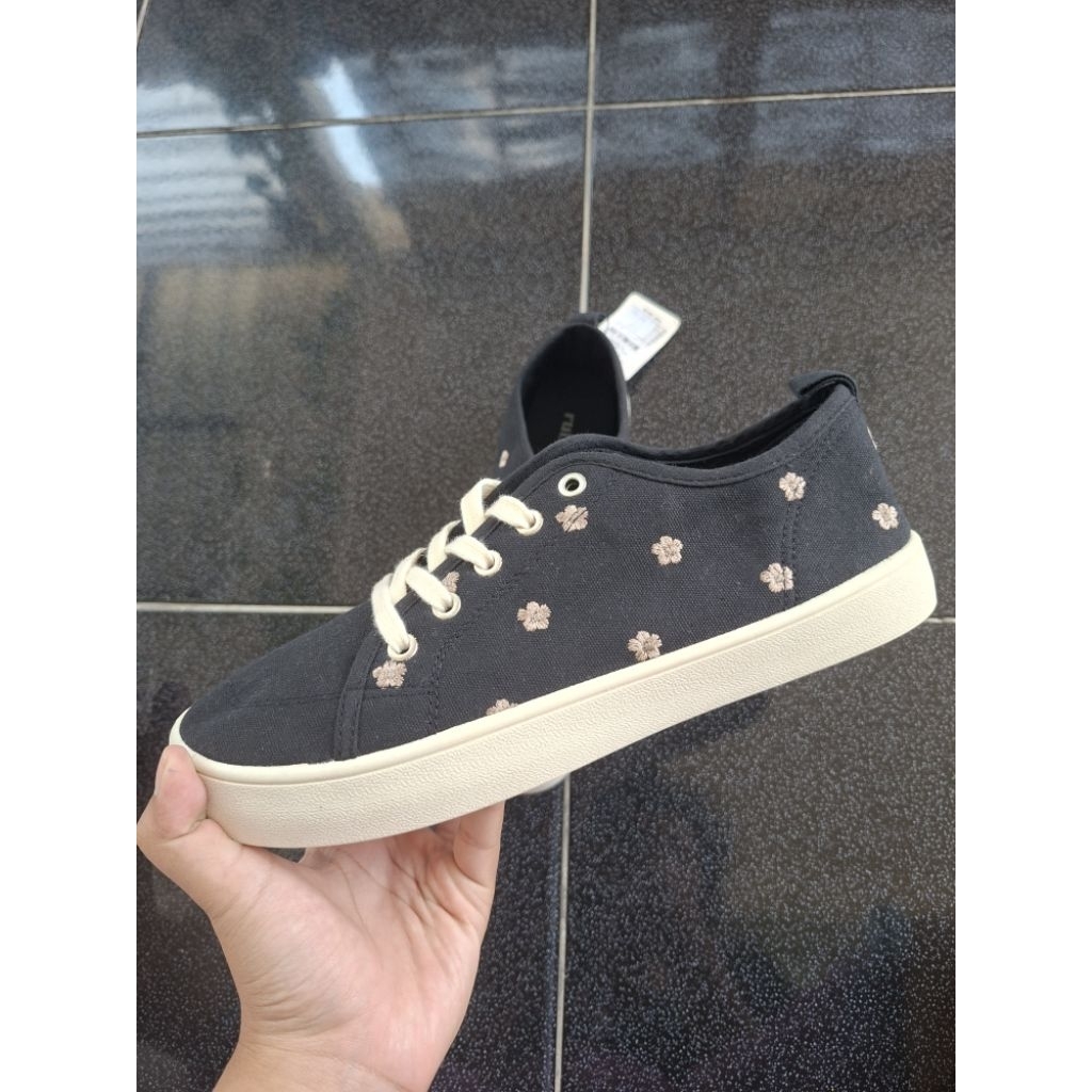 Rubi Sneakers Sepatu Wanita Black Daisy Embroidery - Saylor Lace Up Size 41 New Shoes