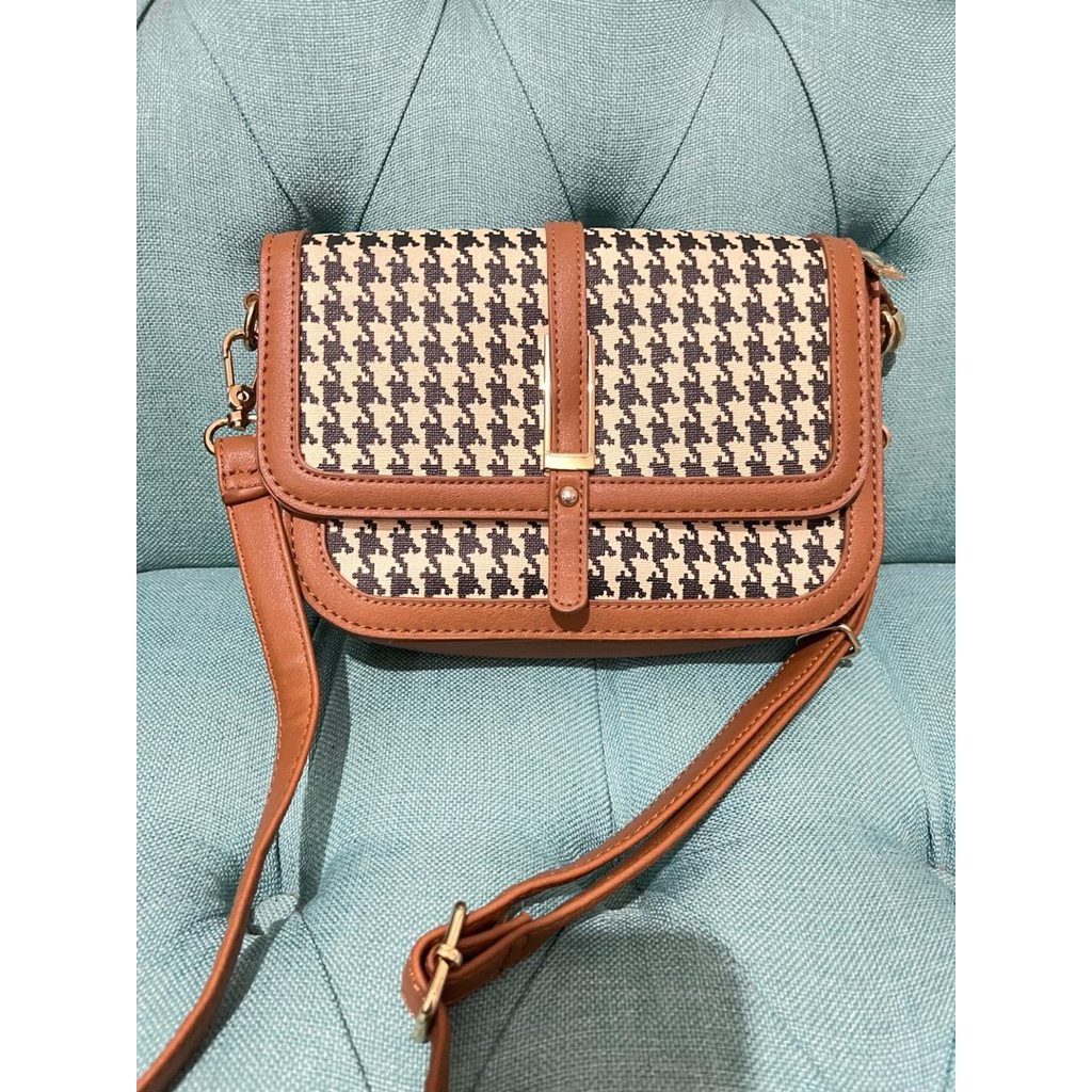 Preloved sling bag palomino