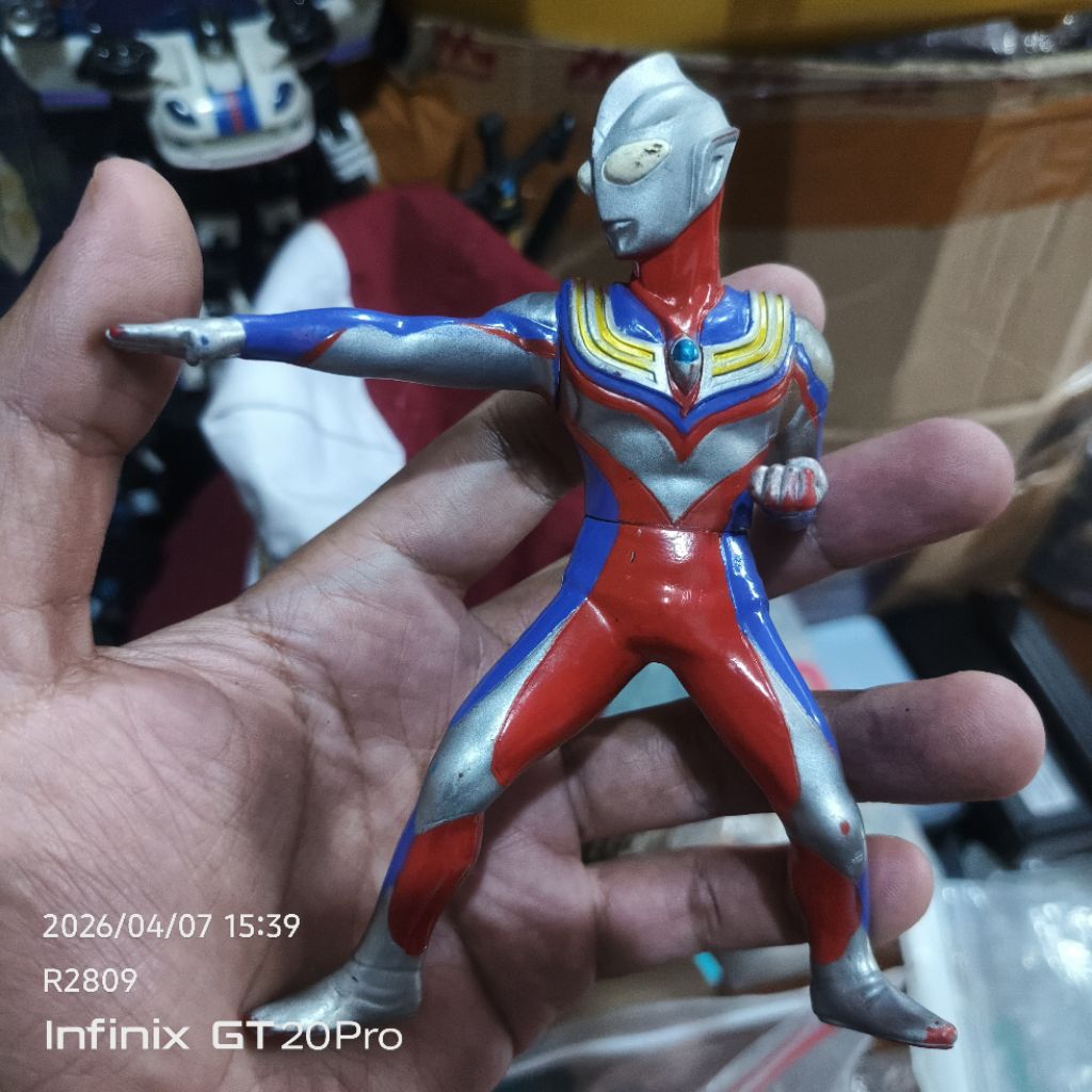 Figur Ultraman Tiga Vinyl Banpresto