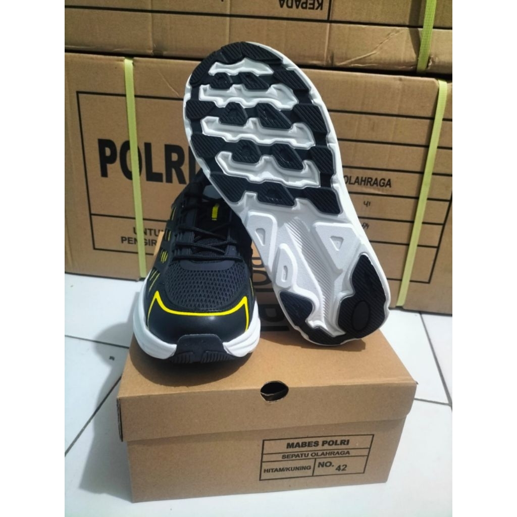 sepatu olahraga polri