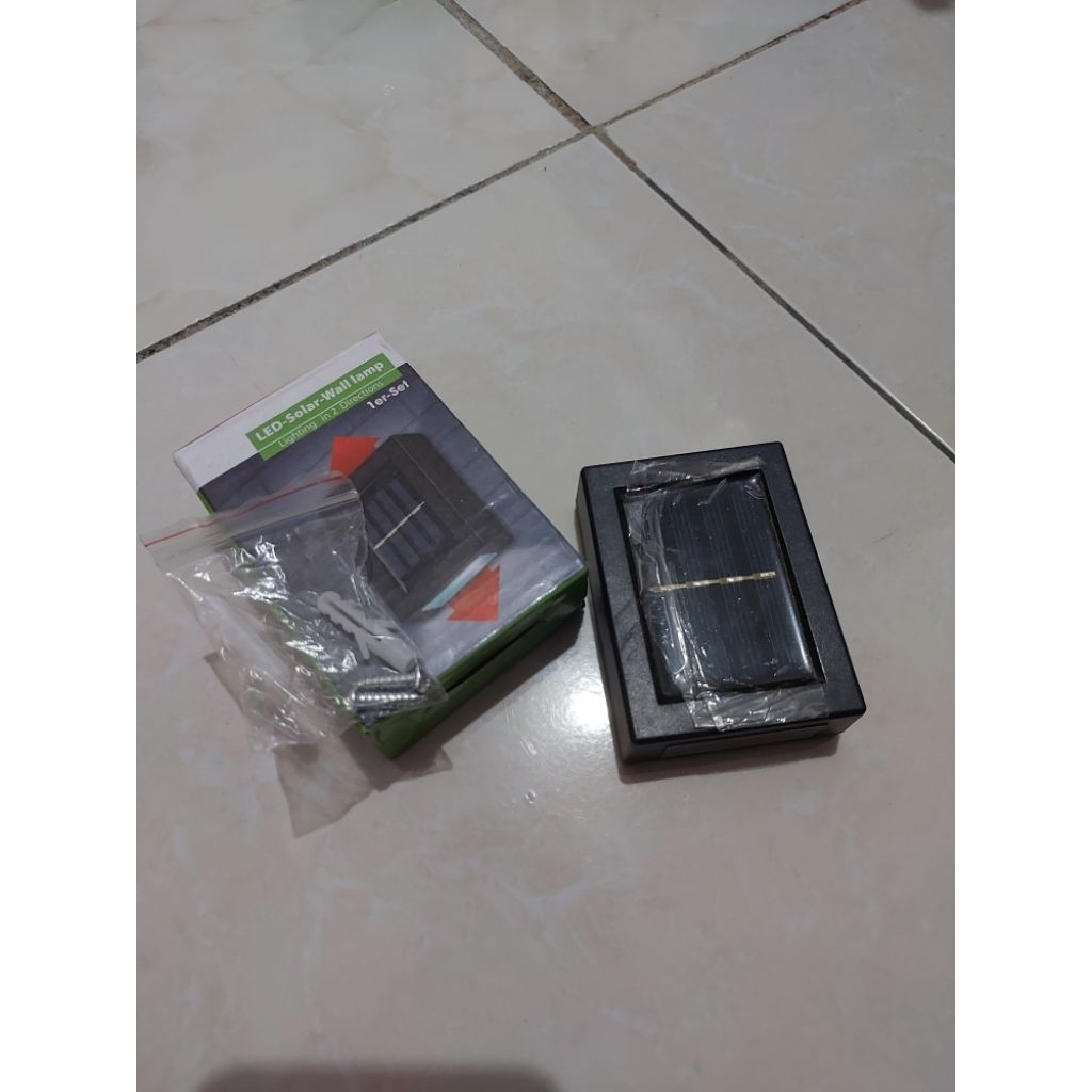Lampu LED Solar Wall Lamp