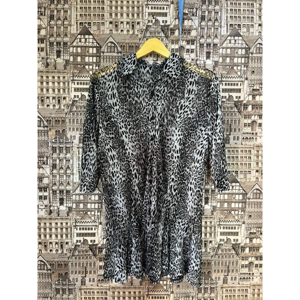 Preloved KEMEJA ZARA_MOTIF MACAN TRANSPARAN LENGAN 3/4