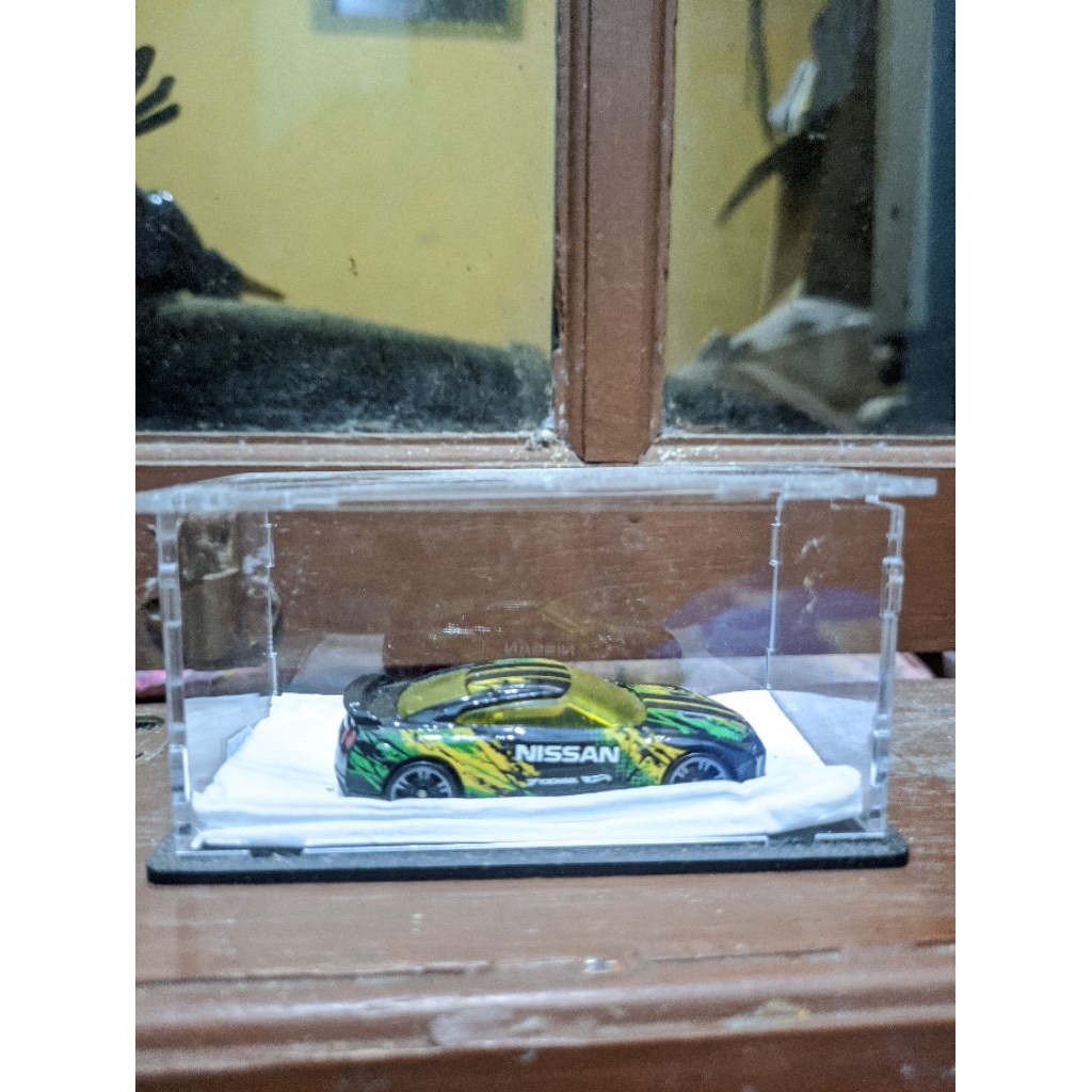 HOT WHEELS NISSAN GTR R35 (NEON)+Arklilik