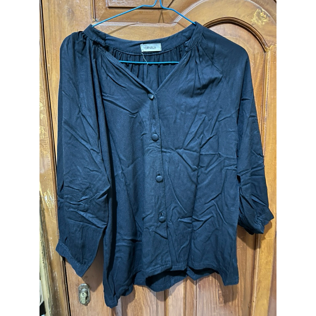 Kemeja Hitam Orvala