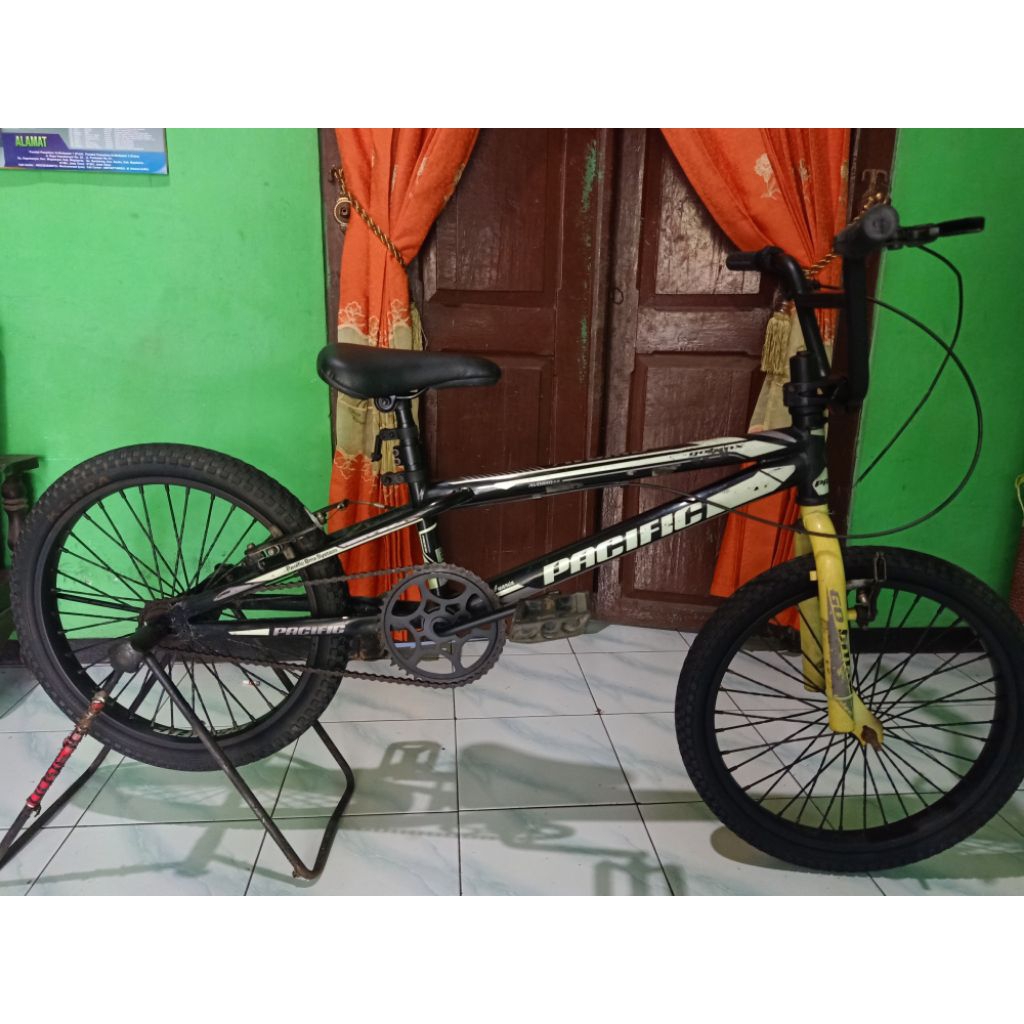 SEPEDA BMX UKURAN 20  BEKAS