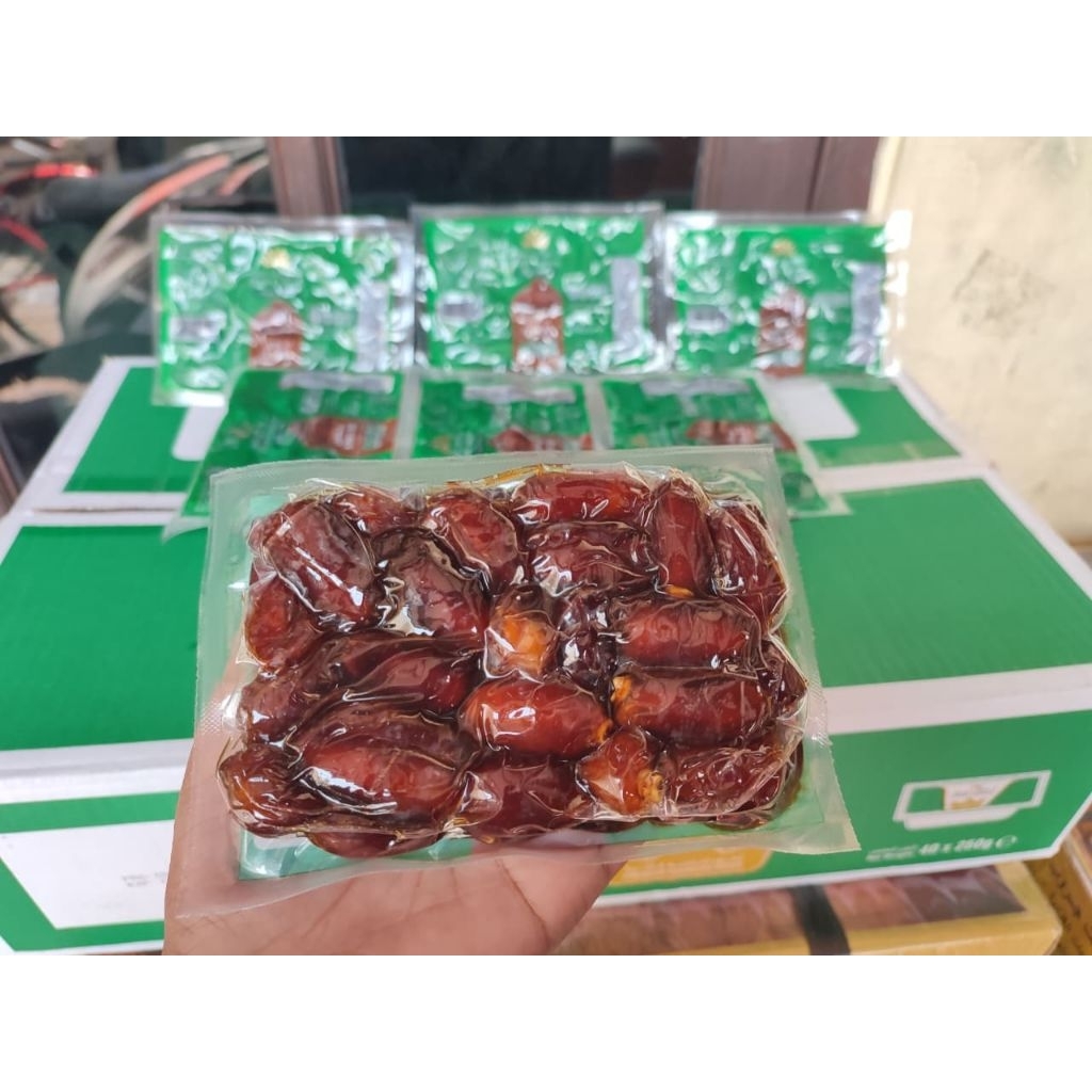 Kurma khalas date crow vakum,kurma basah kurma manis dan lembut