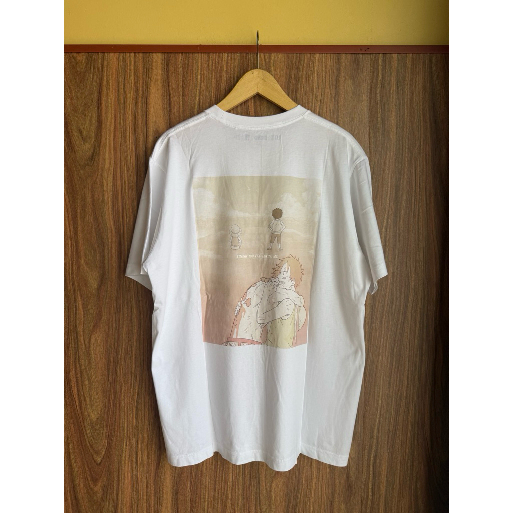 Baju Kaos Uniqlo Collab Anime One Piece Marineford Arc L fits XL