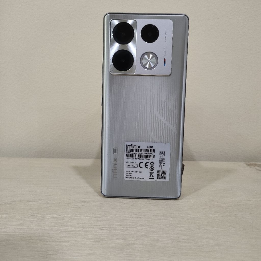 Handphone Infinix Note 40 Pro 5G Ram 8 256 GB (Batangan, Tanpa Charger)