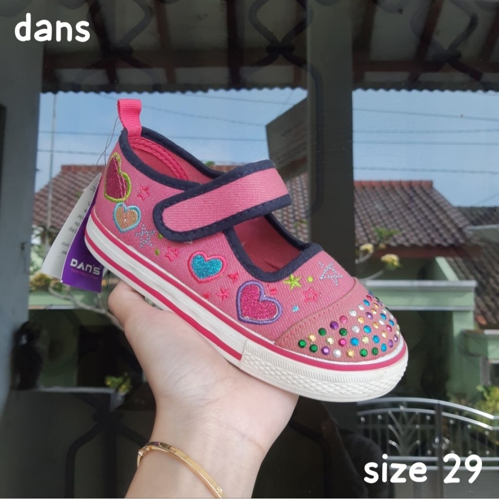 Sepatu Anak Dans