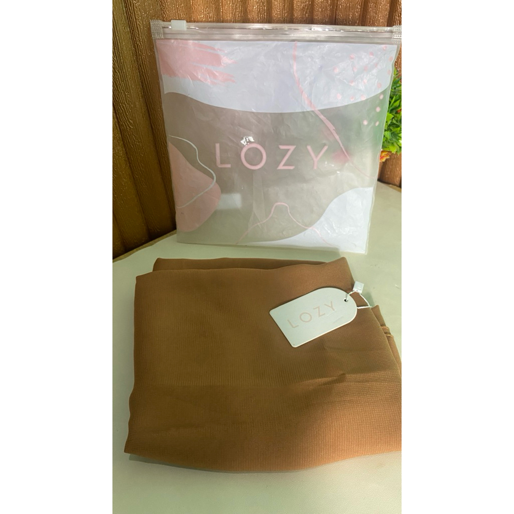 PL HIJAB SEGI EMPAT NEW LOZY HIJAB WARNA HONEY GOLD