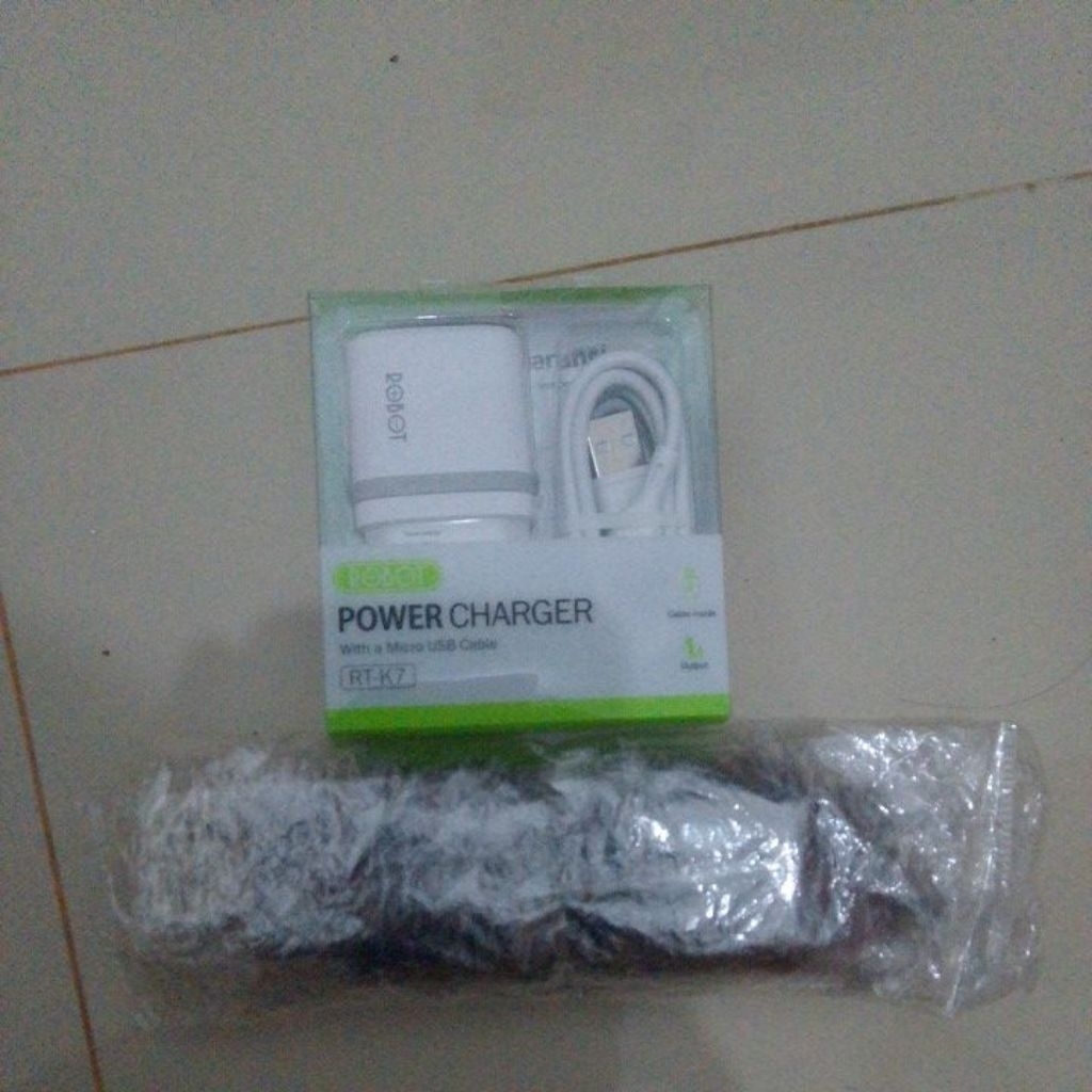 Adaptor Charger Portabel ROBOT dengan Pengisian Cepat dan Tahan Panas