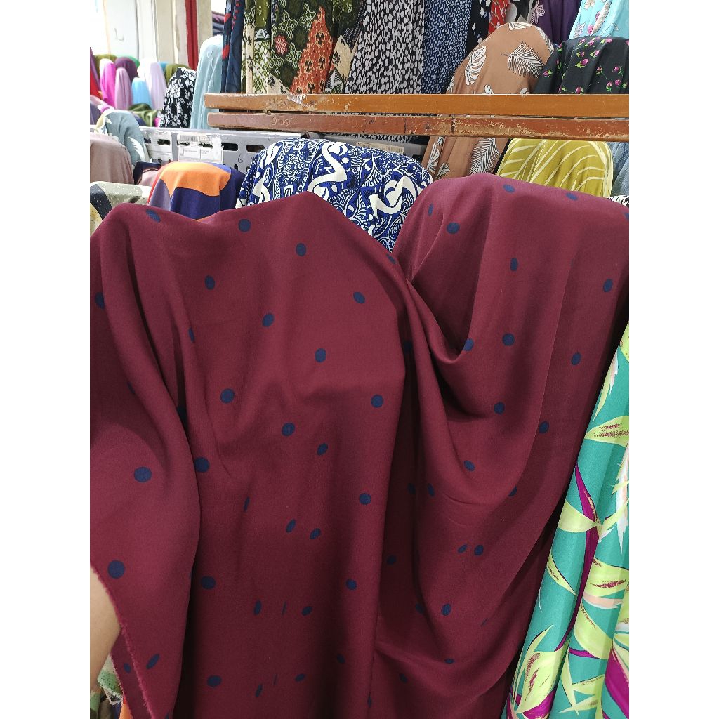 kain ceruty zara crepe motif polkadot - kain zara meteran premium - kain ceruti zara garmen - kain z